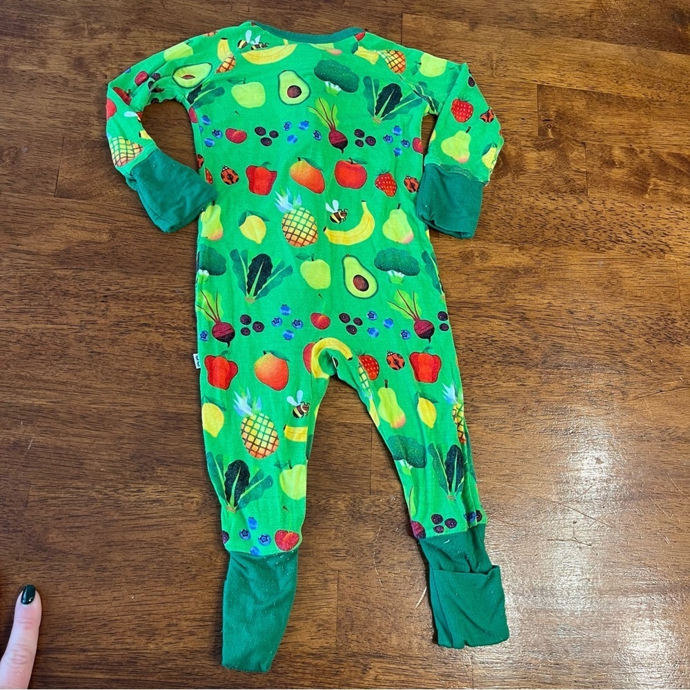 Little Sleepies once upon a farm Green Fruit Print Kids Footie size 3-6 months - Picture 4 of 4